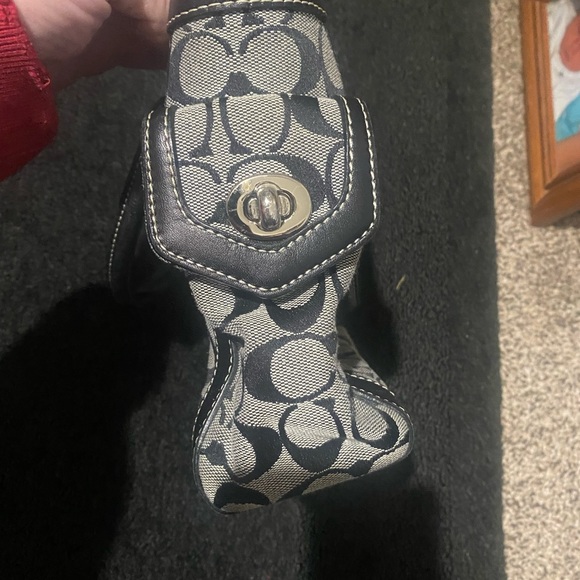 Small Coach purse - Picture 4 of 9